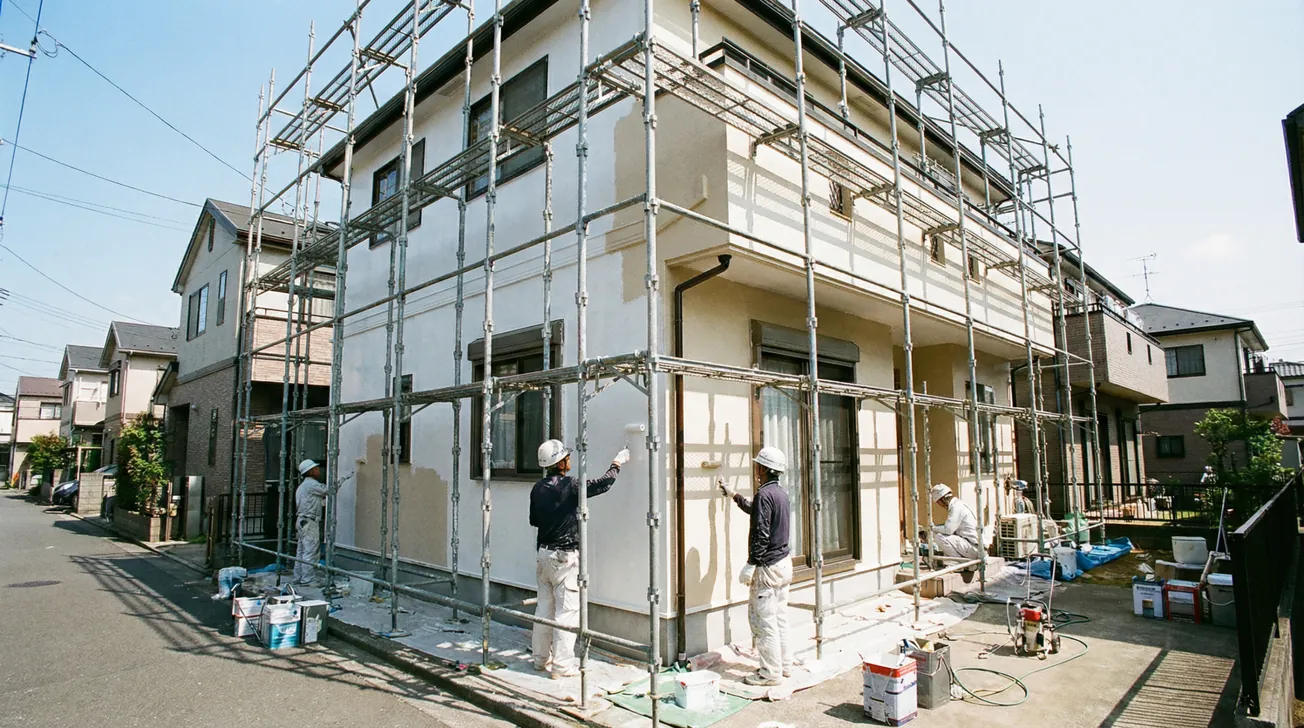 外壁塗装の費用相場｜塗料別の耐久年数＆悪質業者に騙されないための完全ガイド